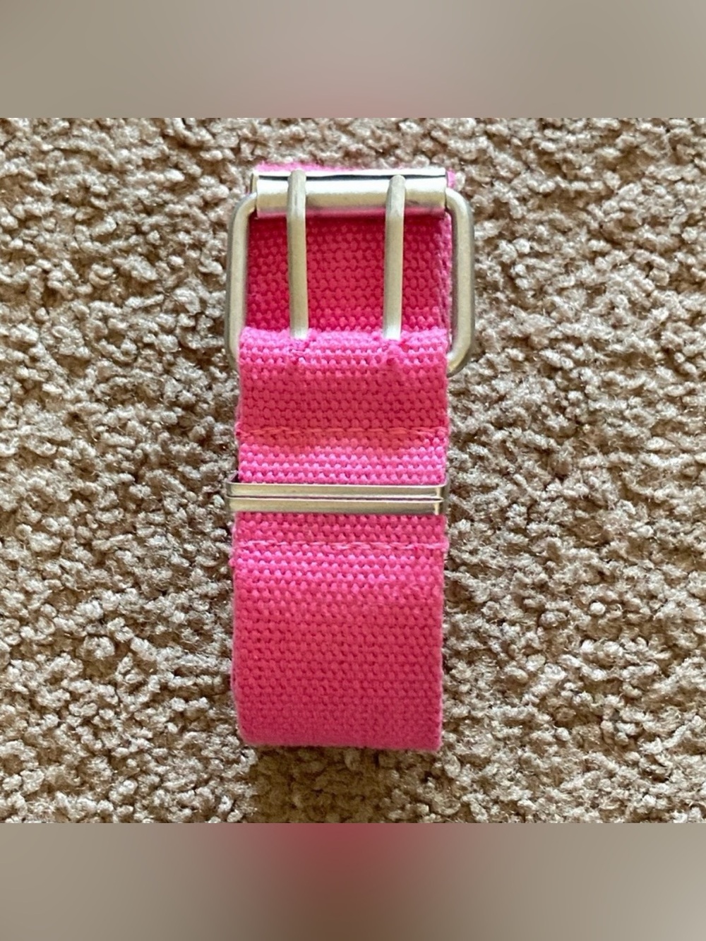 *BRAND NEW* Vintage Hot Pink With Stylish Silver Holes Design Women’s Belt